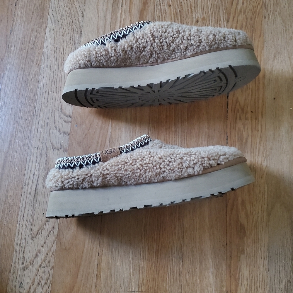 UGG Maxi Curly Tazz Platform Tan Shearling Slide Slippers, Size 9